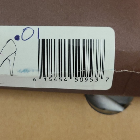 New! Bandolino patent BLUE pump - Picture 4 of 4